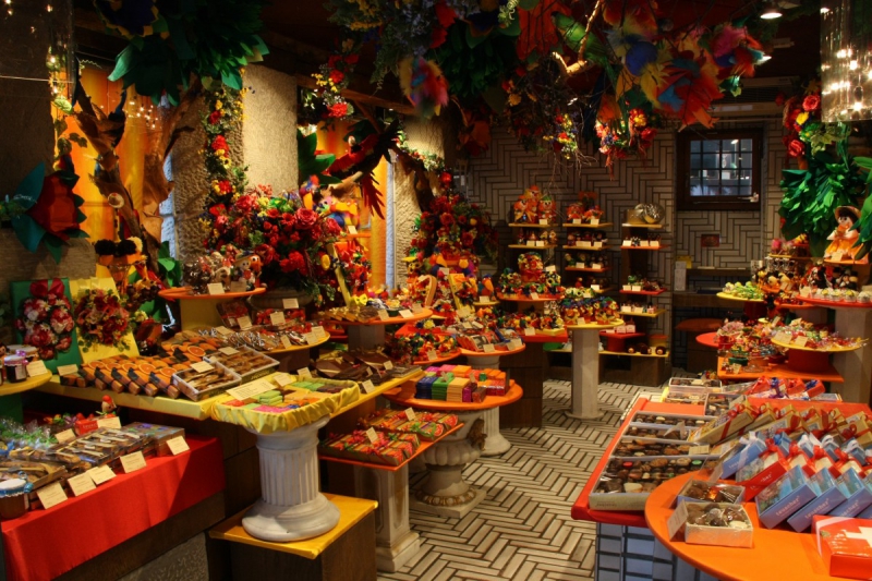 vente-VARAGES-min_candy_store_chocolate_shop_chocolate_switzerland-393515