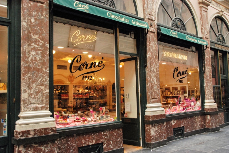 vente-VARAGES-min_chocolate_chocolaterie_shop_luxury_chic_gallery_brussels_belgium-558146